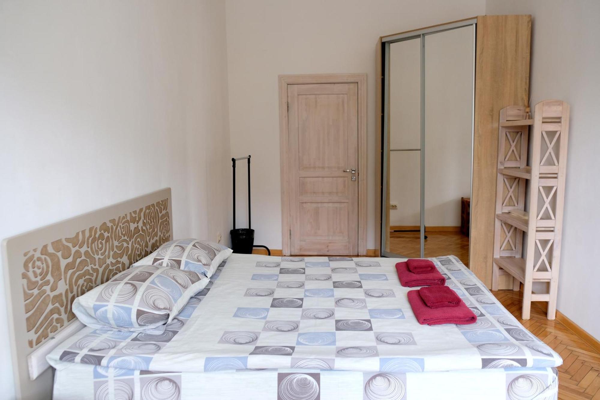 Guest Rooms Lviv Exterior photo