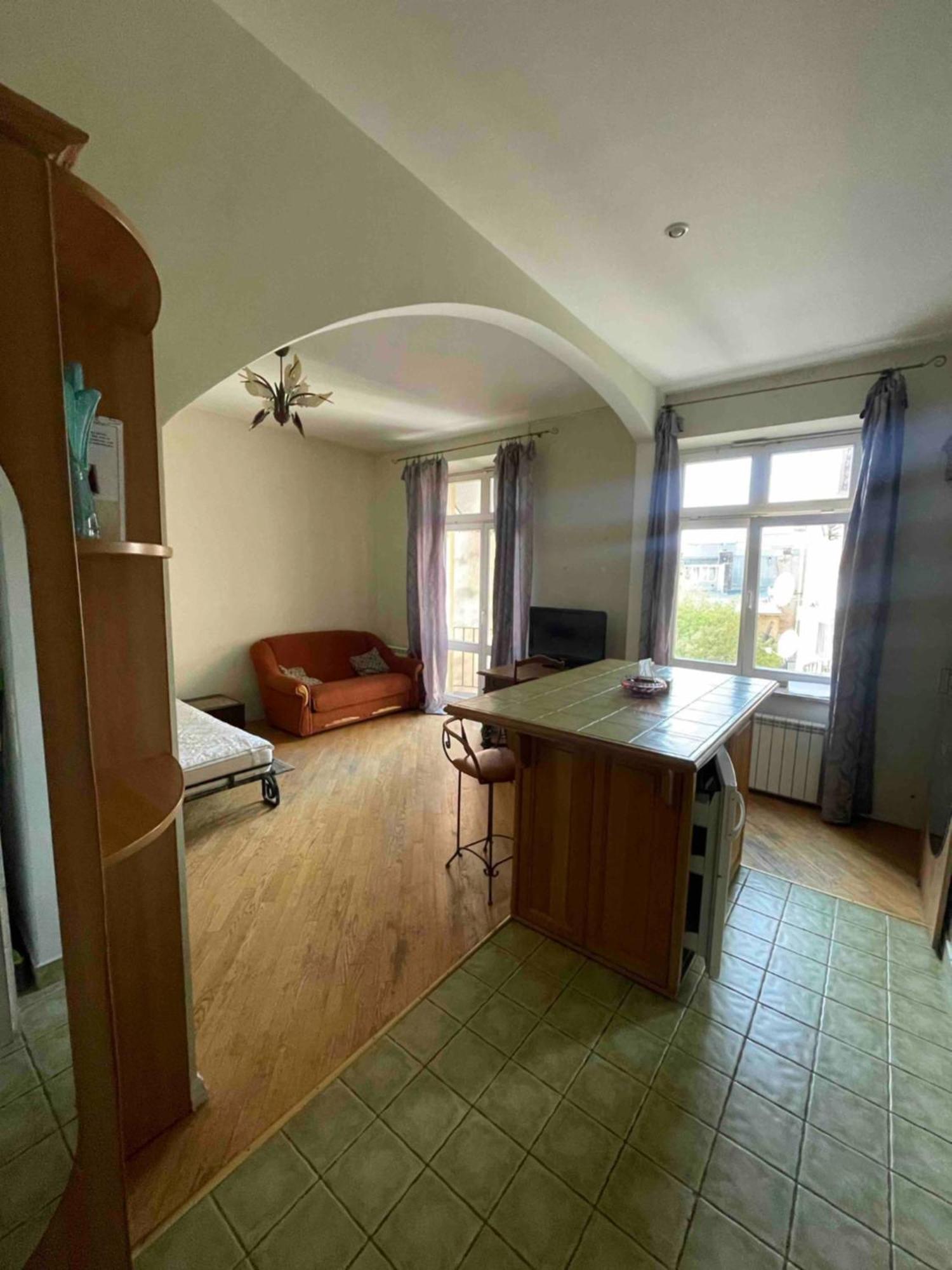 Guest Rooms Lviv Exterior photo